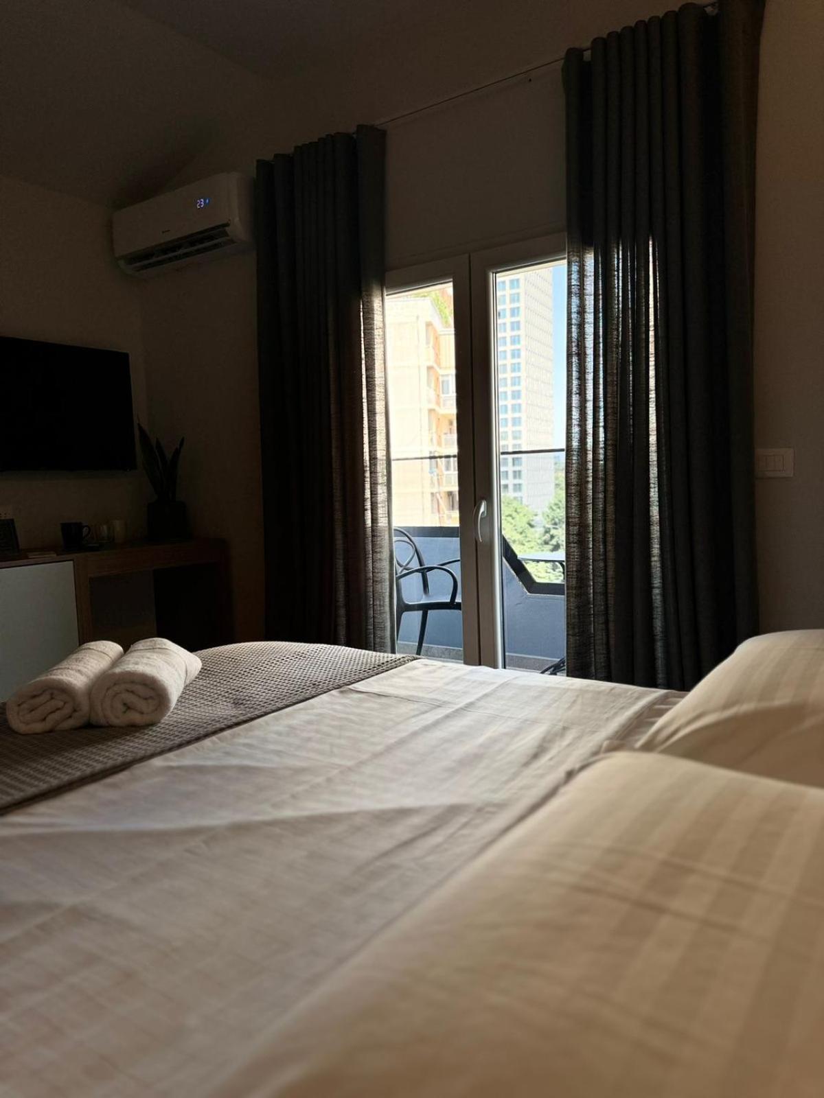 Izi Boutique Apartman Tirana Kültér fotó